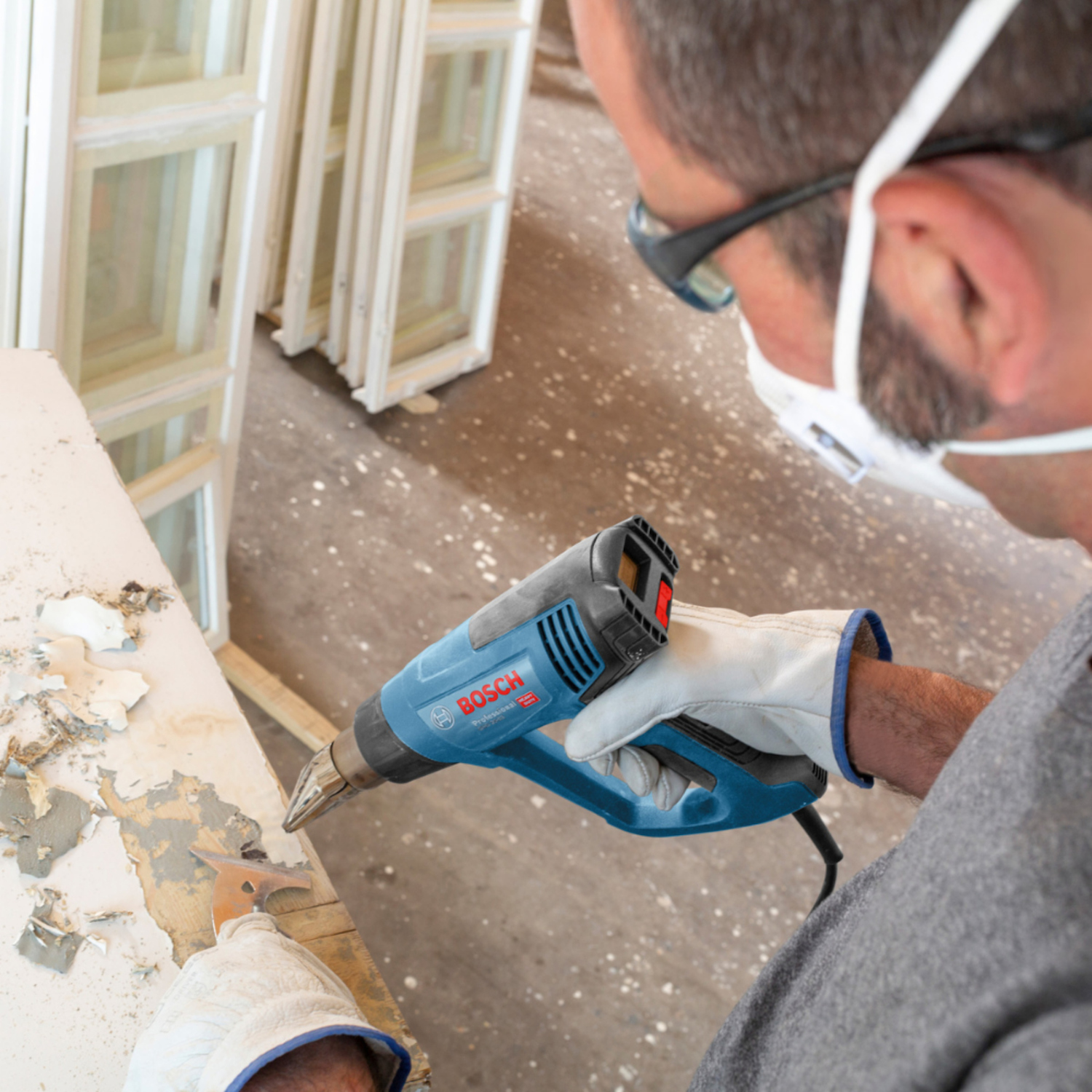 Pistola de calor Bosch GHG 20-63 1600W 220V con 5 boquillas